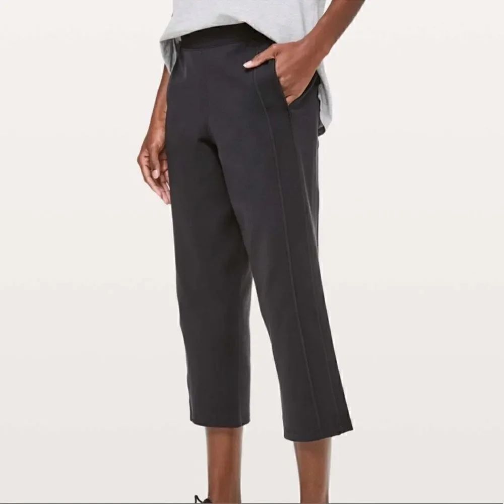 Lululemon Athletica Light Strides Crop 23” Black Knit Ankle Travel Pants 4
